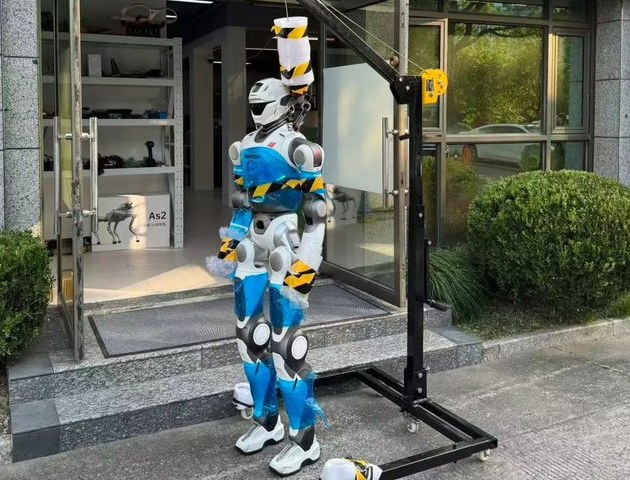 众擎 T800 人形机器人